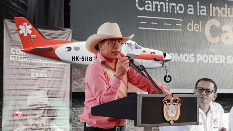 Presidente Petro cuestionó manejo de avión ambulancia y posibles nexos con narcotráfico
