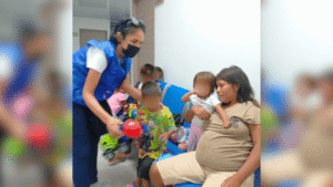 Niña indígena de 14 meses con riesgo de desnutrición fue trasladada a Arauca para recibir atención médica