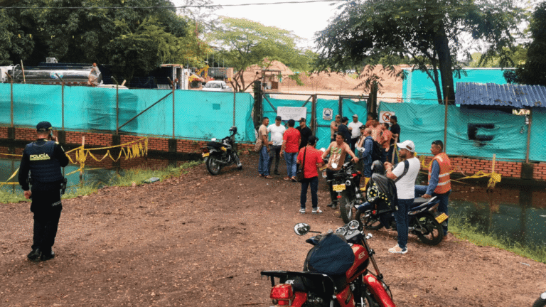Gremios y trabajadores denuncian exclusión laboral en obra del aeropuerto Santiago Pérez Quiroz