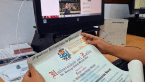 ¿Tiene un título universitario de Venezuela? Conozca cómo acceder a apoyo para convalidarlo en Colombia