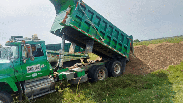 Avanzan trabajos para rehabilitar vías rurales en el corregimiento de Caracol