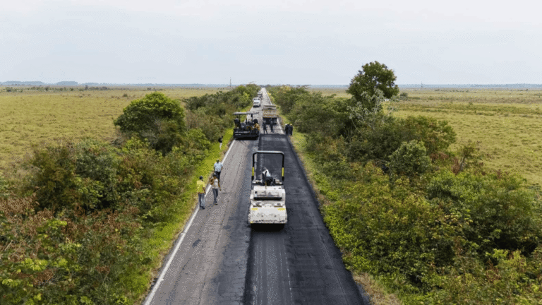 Avanzan proyectos de pavimentación y mejoramiento de vías rurales en el municipio de Tame